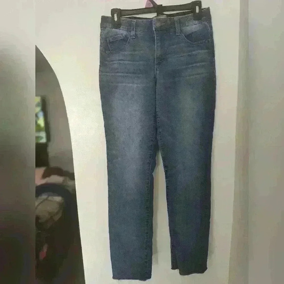 WIT & WISDOM Raw Hem Skinny Jean Size 4 Regular Dark Wash Distressed #232 - Picture 1 of 2